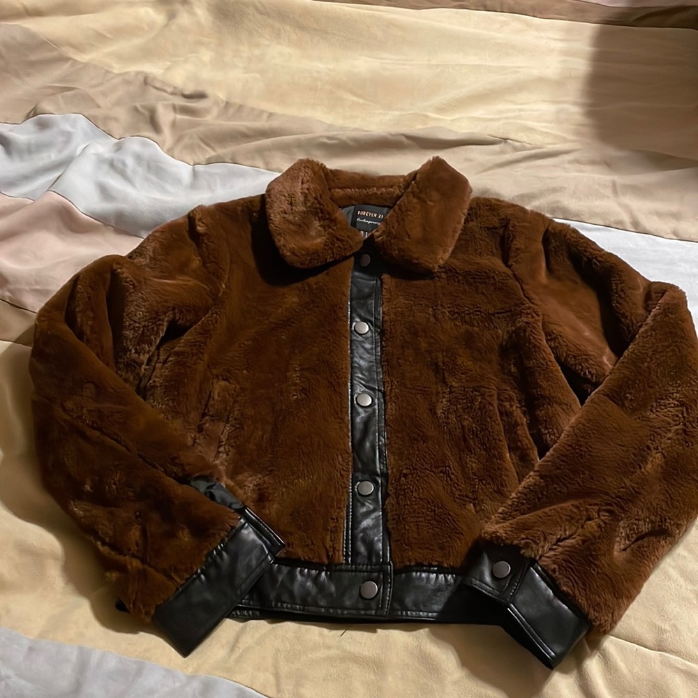 Forever 21 Faux Fur Chocolate Brown Bomber with Faux
Leather Trim size small